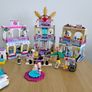 Lego Friends Heartlake Shopping Mall (41058) and grey plate Image 2