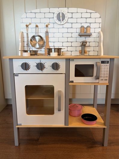 Shop & Kitchen