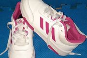 Girls runner Addidas Size 1