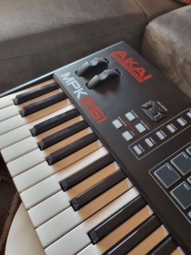 Akai MIDI Keyboard