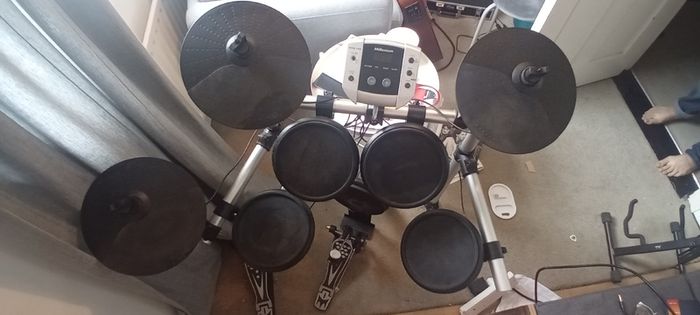 Electronic drum kit