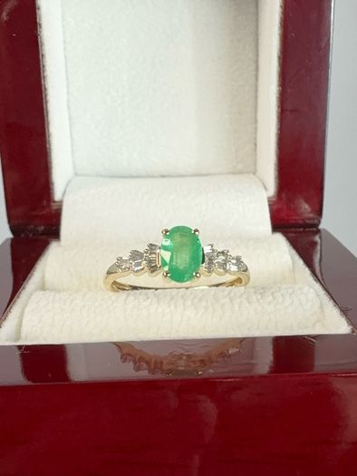 Gold 14K Yellow Gold Boyaca Colombian Emerald & Diamond Ring