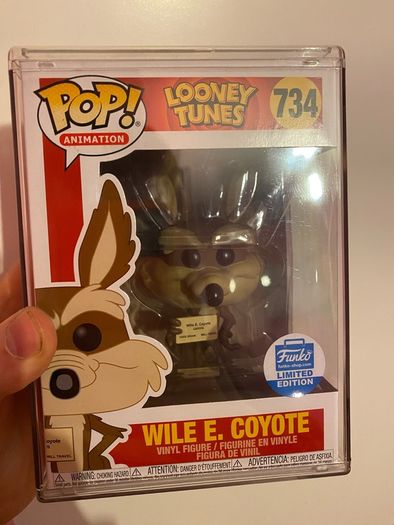 funko pop, exclusive looney tunes will e. coyote