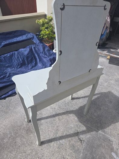 Vanity table