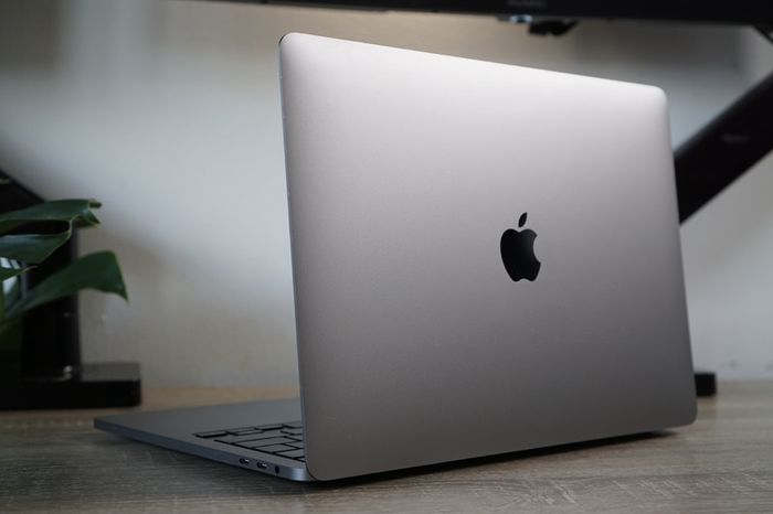 MacbBook Pro 13" 2020 | 10th Gen i5 2.0GHz | 16GB | 512GB