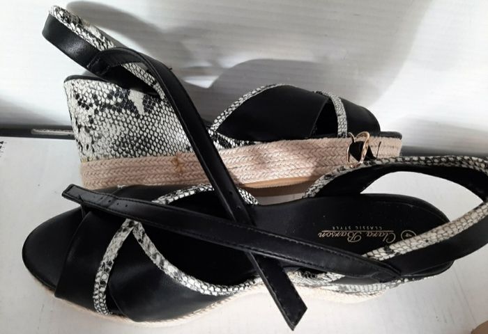 new sandles in box