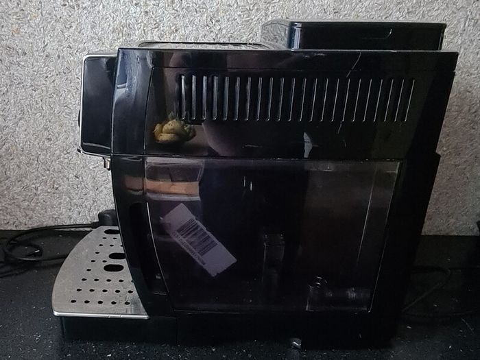 De Longhi Magnifica Bean to Cup Coffee