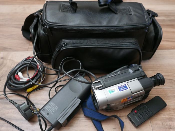 Sony Handycam CCD-TRV64E Hi8 Analogue Camcorder