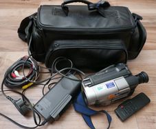 Sony Handycam CCD-TRV64E Hi8 Analogue Camcorder
