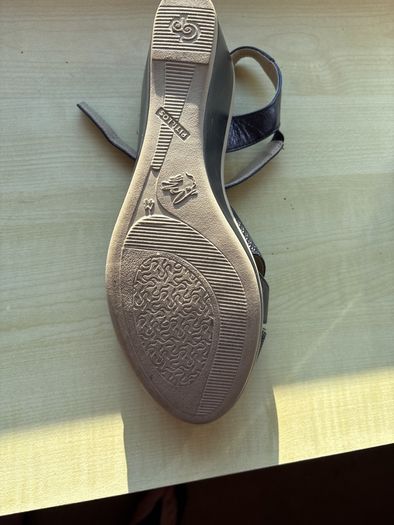 sandals worn once  size 41
