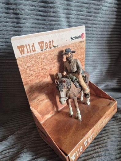 Schleich Wild West 70304 - Trapper on Horse (Retired 2006 Collectible) - Brand New In Box (NIB)
