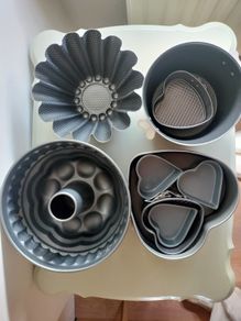 Novelty cake tins