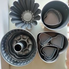 Novelty cake tins