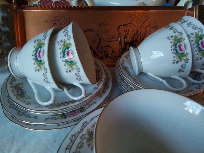 Eighteen Piece China Teset