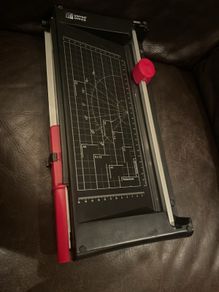 Paper cutter