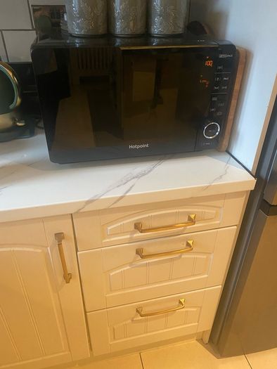 Hotpoint Flatbed Microwave