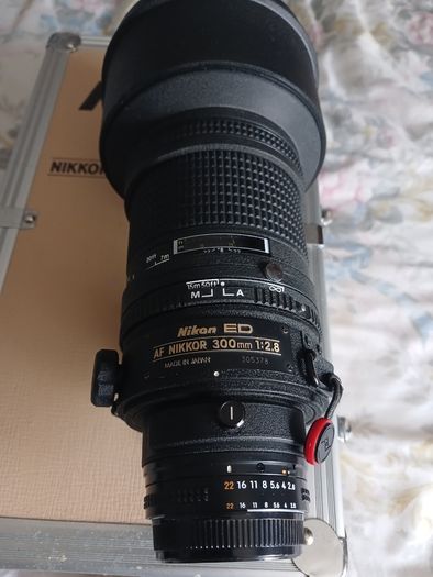 Nikon 300 f2.8