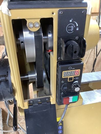 Wood turning lathe