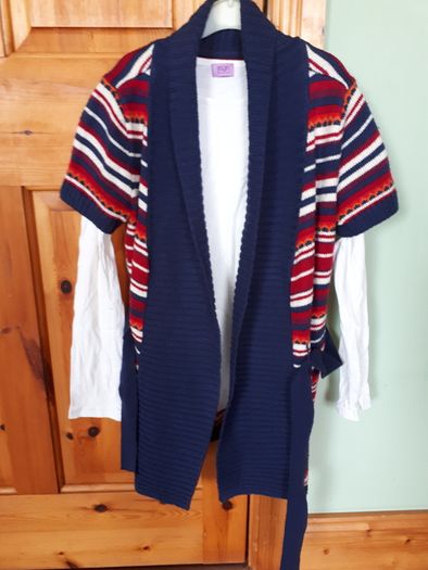 Girls Cardigan. Age 10-11