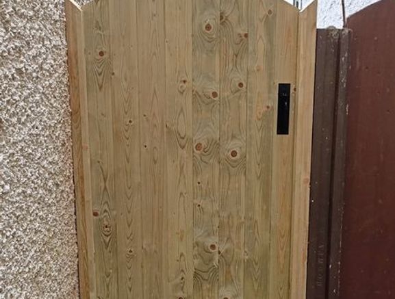 Side gates