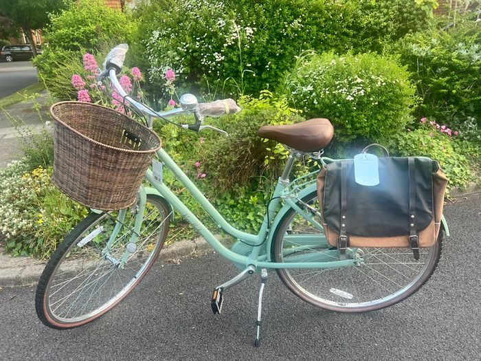 BRAND NEW Pendleton 17 inch Bike and brand new accessories