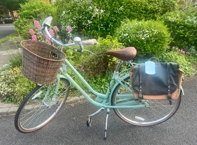 BRAND NEW Pendleton 17 inch Bike and brand new accessories