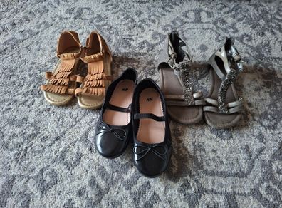 Sandals and pumps, size 9-10 Jr.
