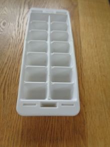 White Plastic Ice Cube Tray for Sale