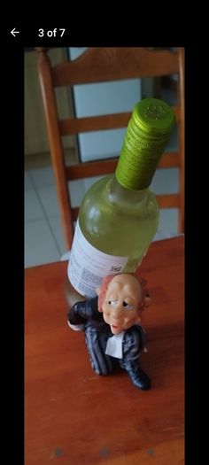 Wine bottle holder