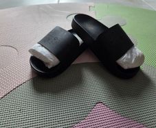 UK11, Brand-New Lipsy London Kids Slides