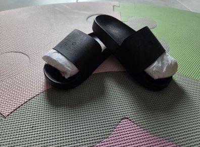 UK11, Brand-New Lipsy London Kids Slides