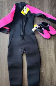 Wet suit 8-9 years & aqua shoes UK1