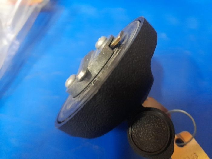 Waso locking fuel cap