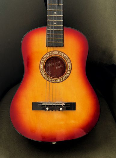 Royal Sounds Childrens Guitar with straps