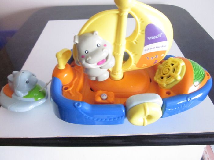 V Tech Pull/Play Musical Bath Boat