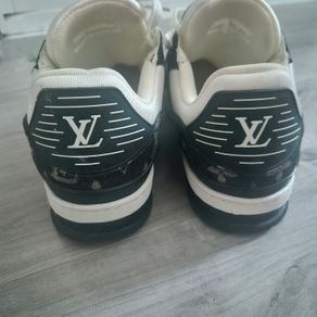 Mens LV runners (fake)