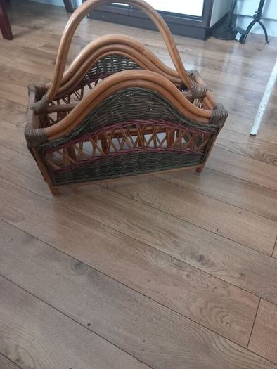 Wicker magazine Rack