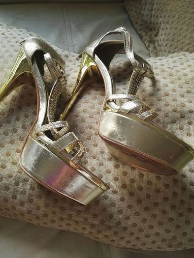 Tom And Eva Gold Sandals