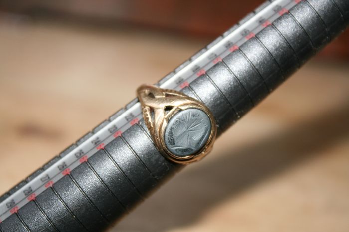 Men's Vintage 9ct Gold Roman Centurion Signet Ring - 3,6g