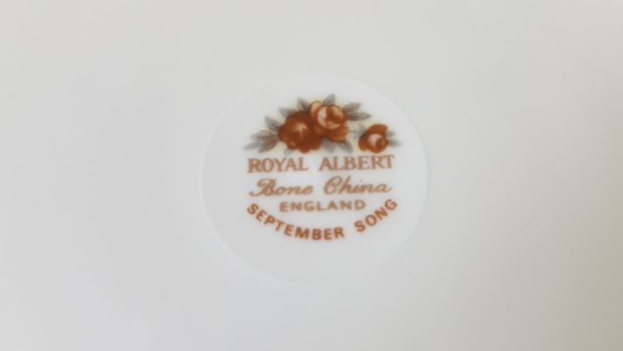 37 Piece Royal Albert September Song Gold Gilt Bone China Dinner Service / Set For 6 Person Setting Made In England Antique Rare And Hard To Find