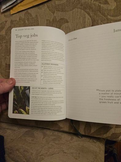 The Royal Horticultural Society Journal.  By Mitchell Beazley. Beautiful Illustrated Hardback Journal Of Month By Month Managment Of Your Allotment.  In Good Condition.  See Photos For Same.