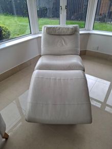chaise lounge
