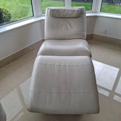 chaise lounge