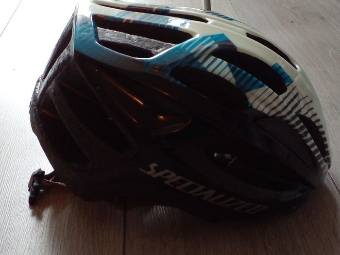 Cycling helmet