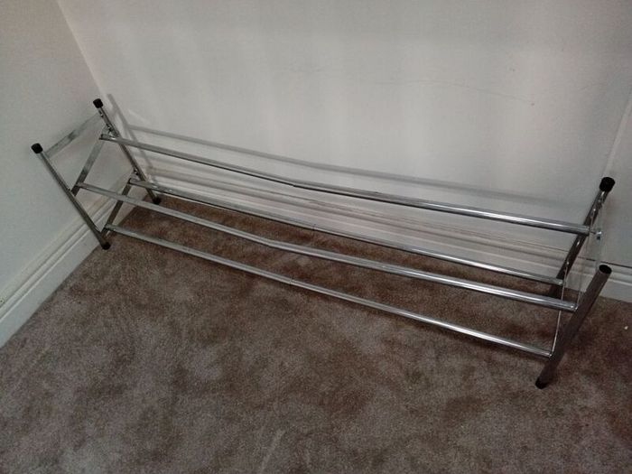 Extendable shoe rack