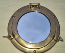 Decorative mirror in the shape of a ship's porthole