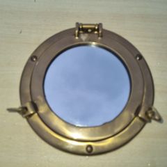 Decorative mirror in the shape of a ship's porthole