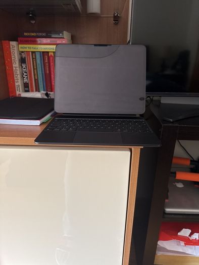 13 inch IPad Pro W/Magic Keyboard