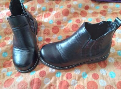 black boots junior 10