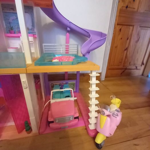 Barbie Dream House & Accessories